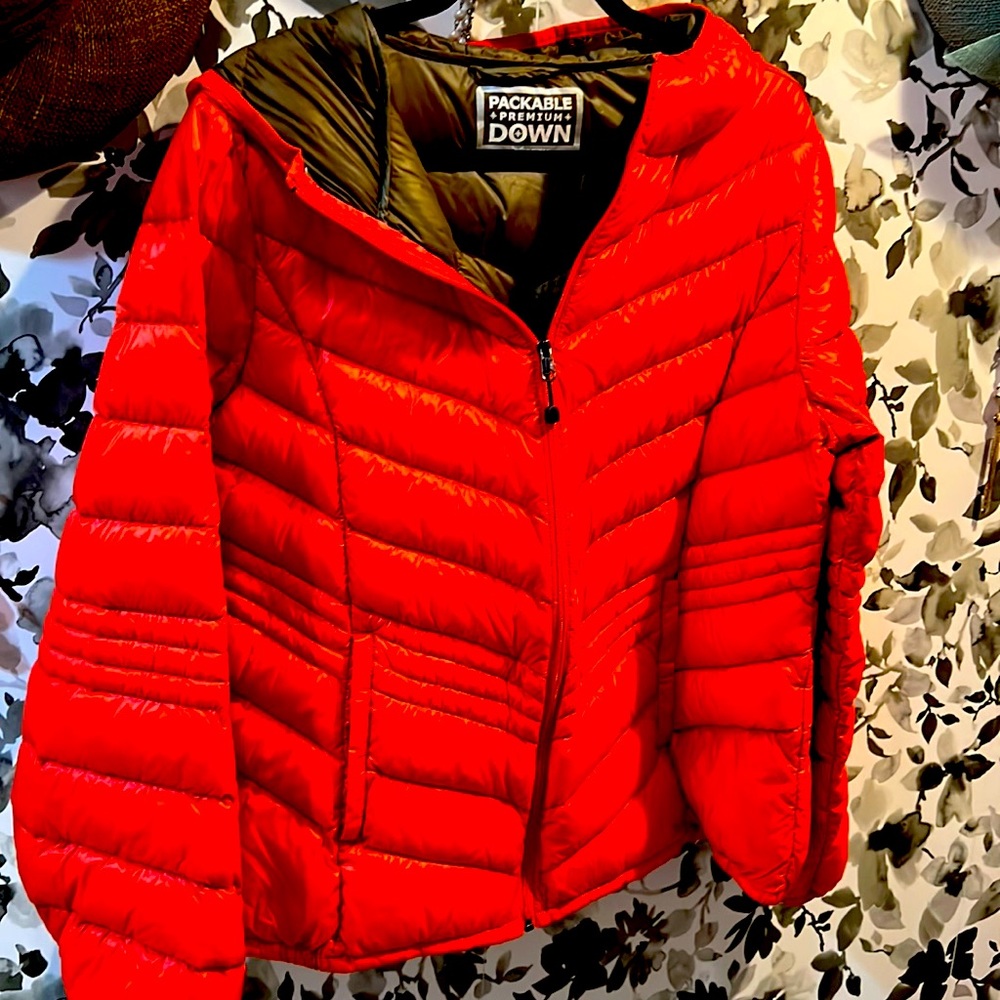 Lightweight yet very warm down jacket, great for travel